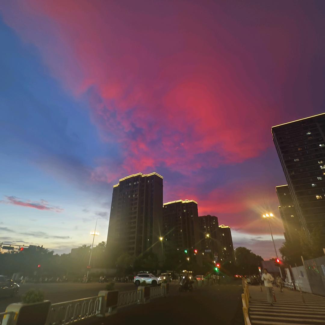 (༼ つ ◕‿◕ ༽つ小江