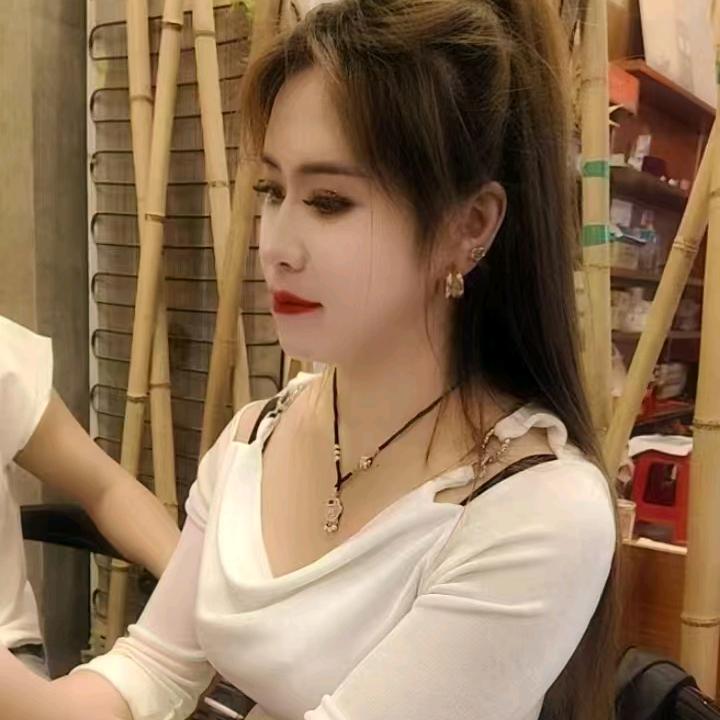 93的，苗族小姐姐