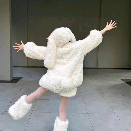 琼开心