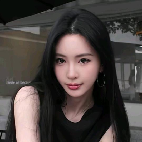 菠萝宝宝Yuna（穿搭分享）