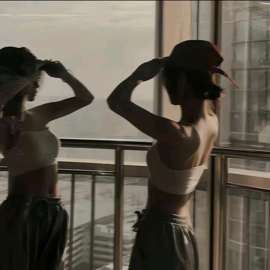 别捏我脸ˡᵃʕ̯•͡˔•