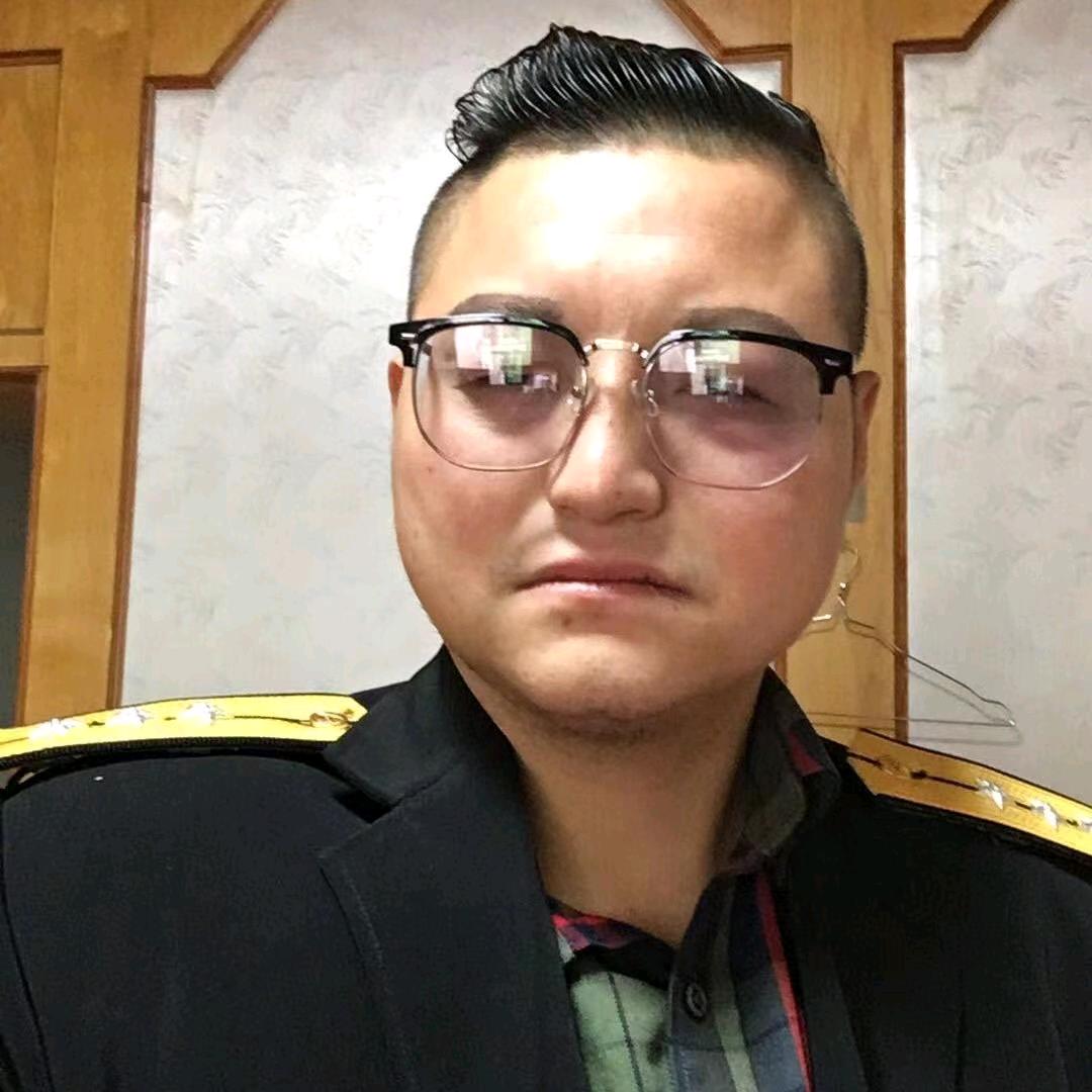 许晁玮