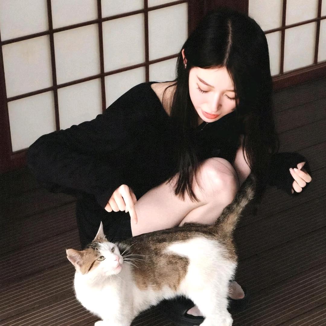 偷听小猫讲话🍪
