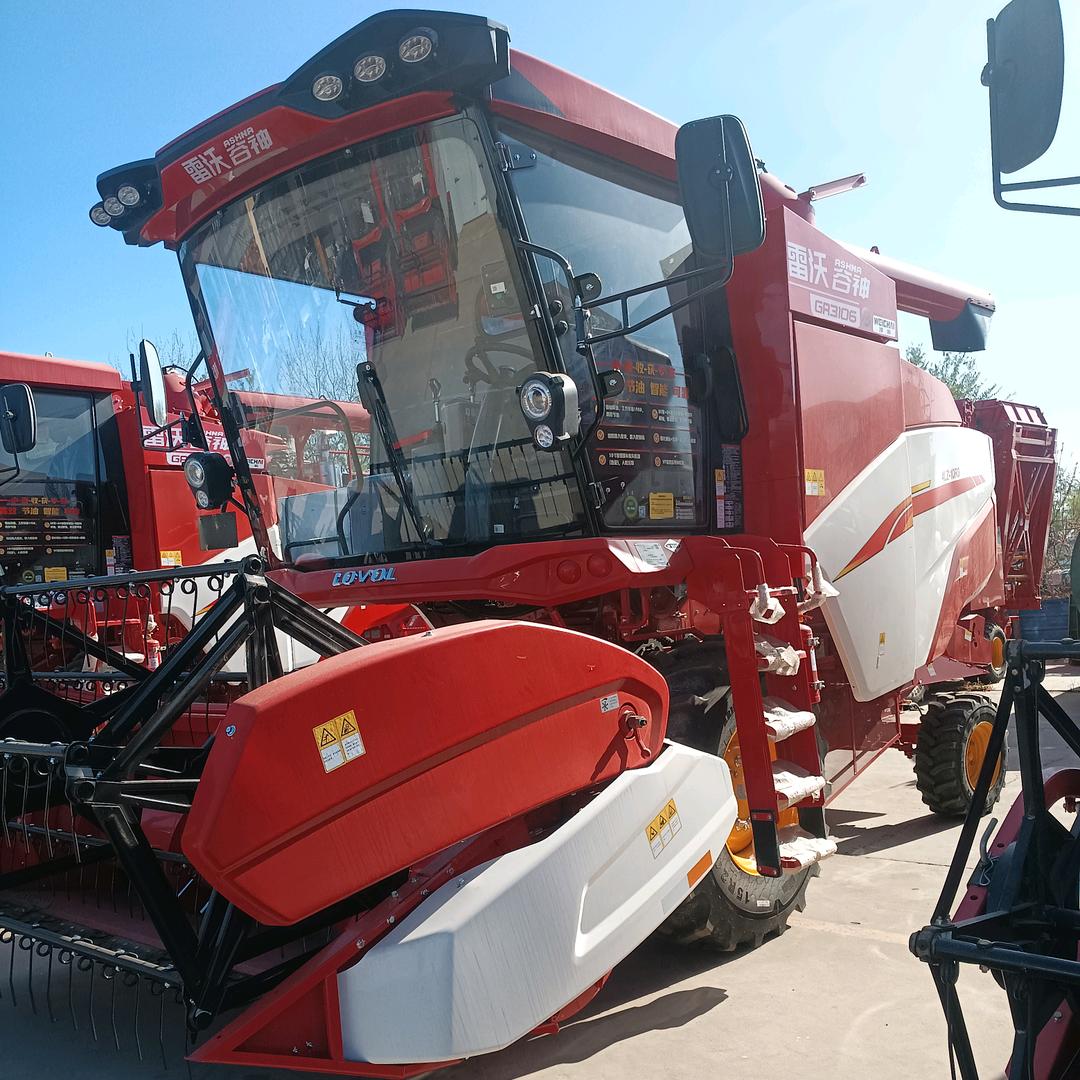 小芳收割玉米小麦团队