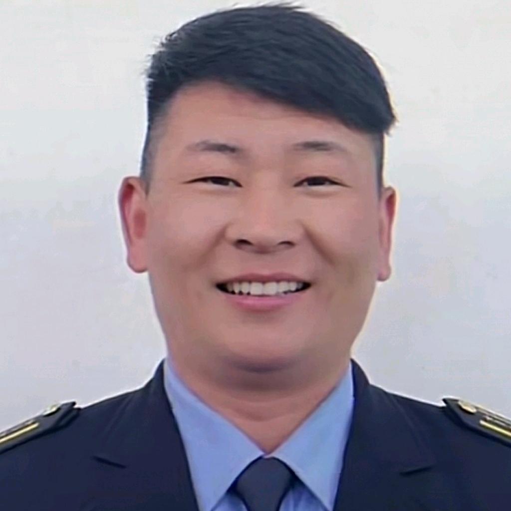 不忘初心，牢记使命。