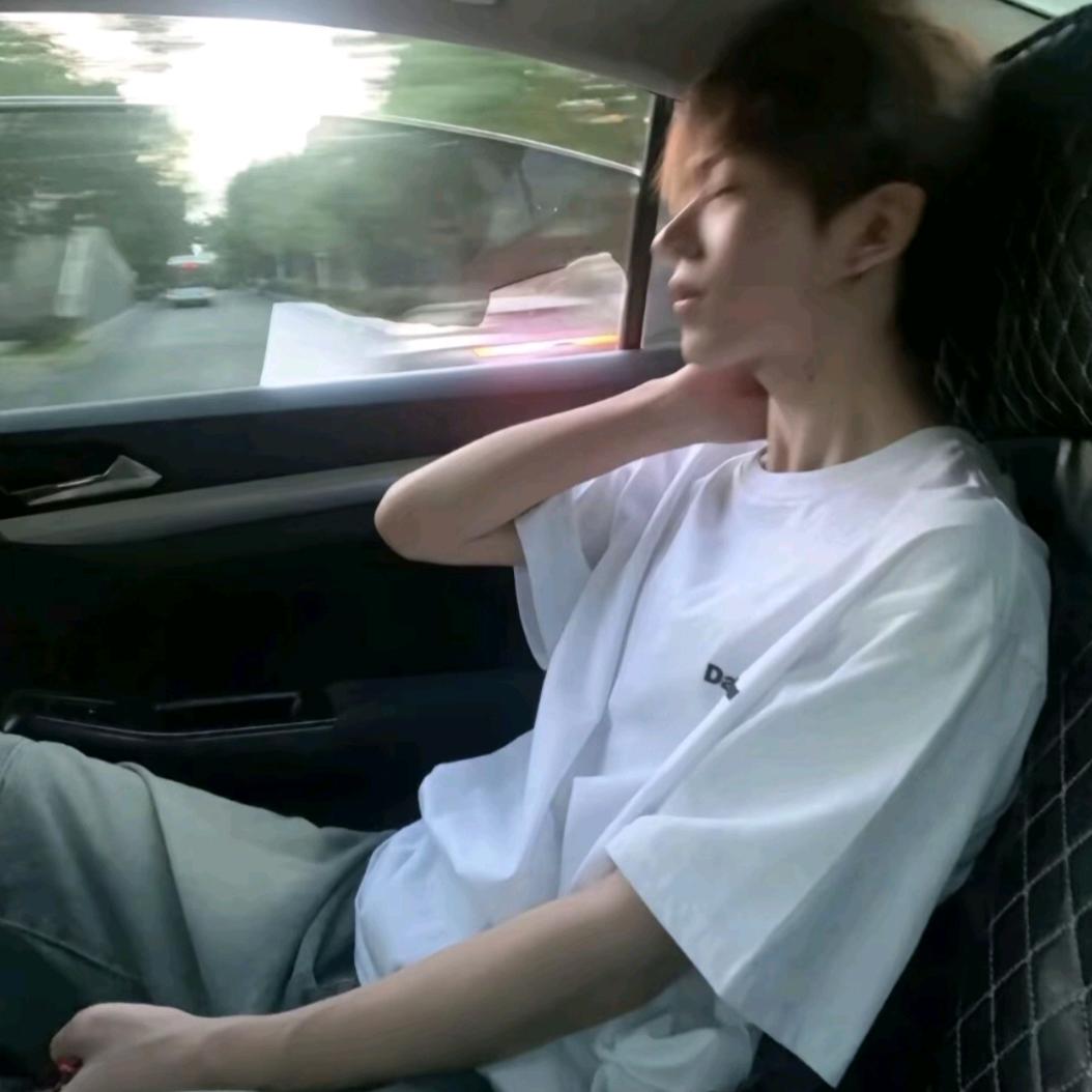 多次拒绝章若楠.