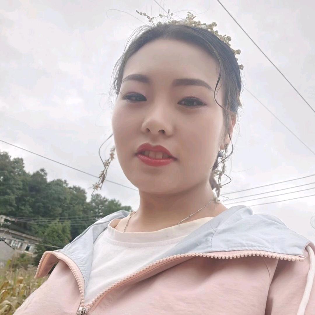 落花浅笑(๑♥‿♥๑)