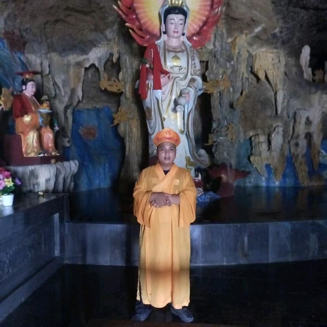 本人肖飞，法派肖罄中丧葬一条龙服务，