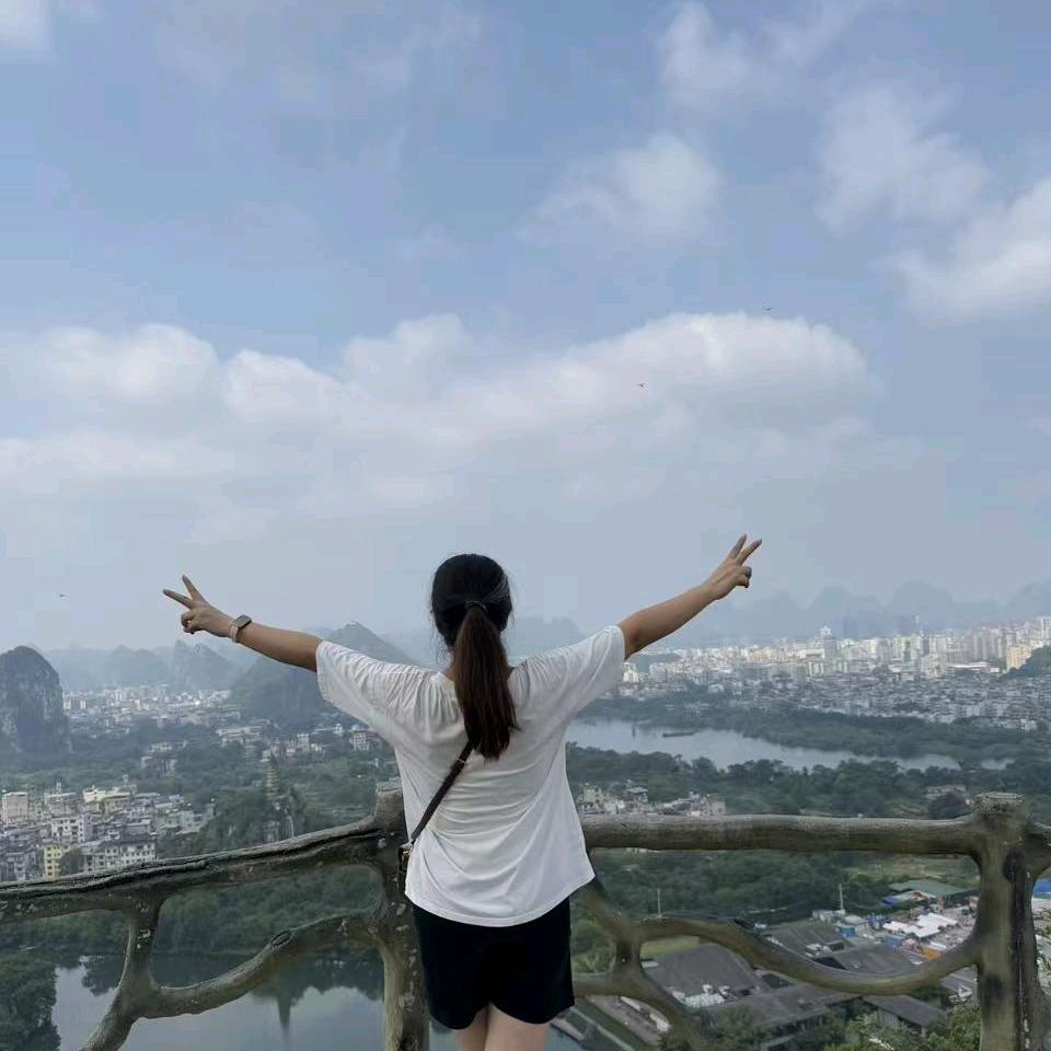 江昕比心