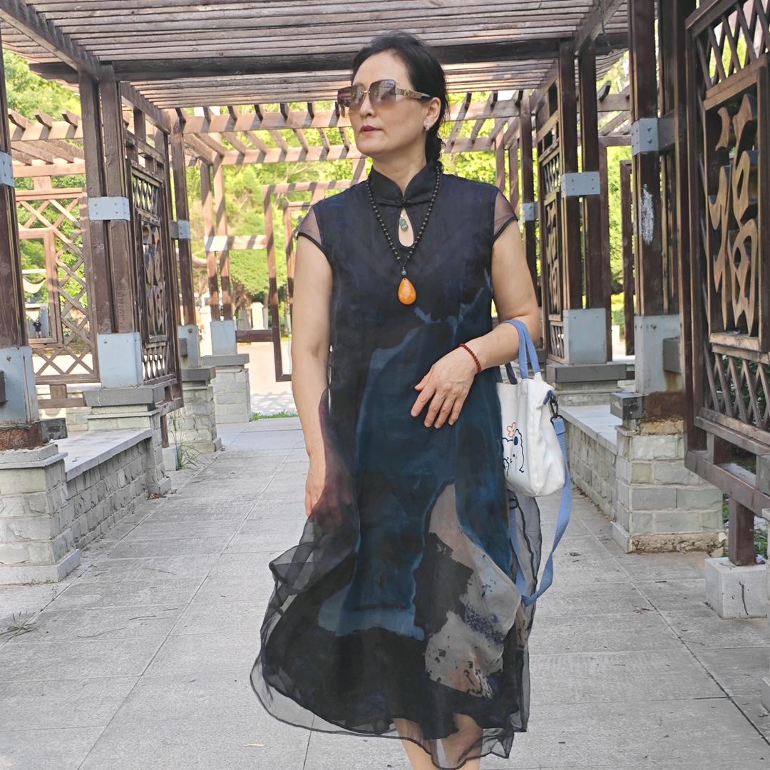 雨打荷塘蛙声浅。