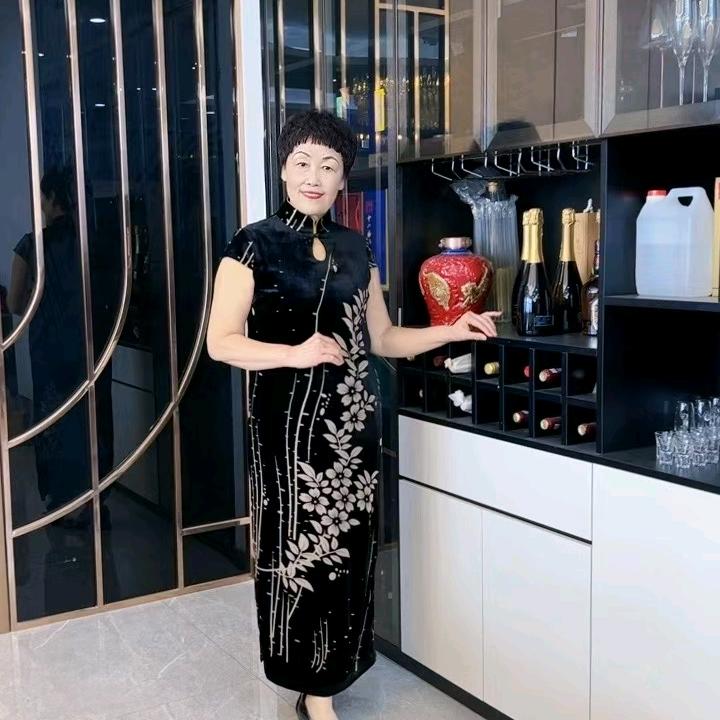 辛集芈桐旗袍家纺李姐