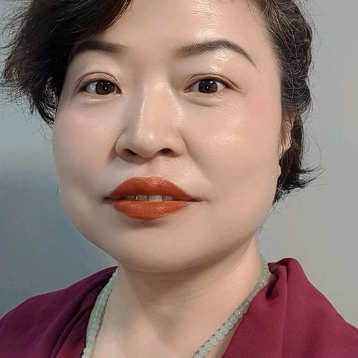 闫会丽在家做头发