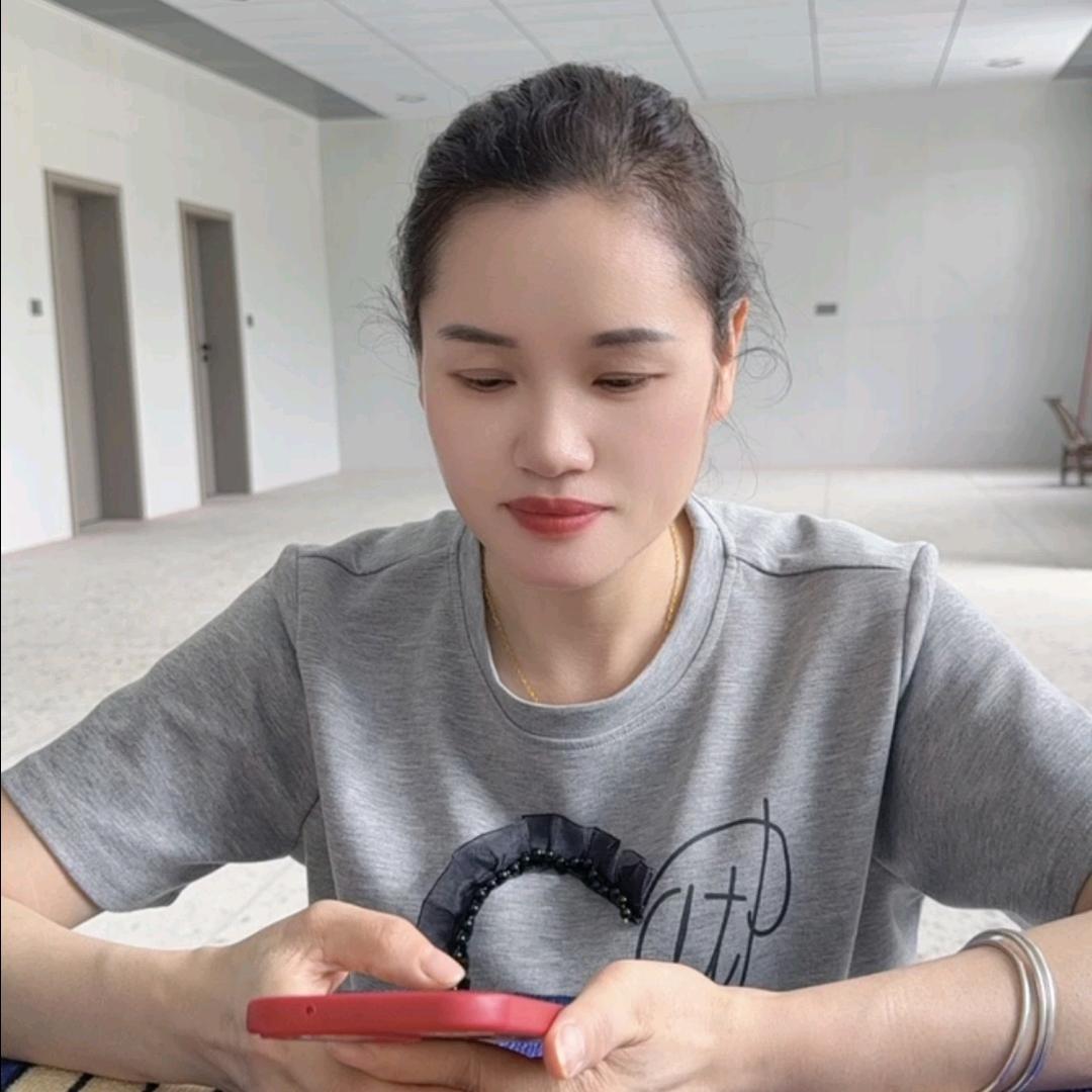 用户寂寞的烟爱上孤独的酒