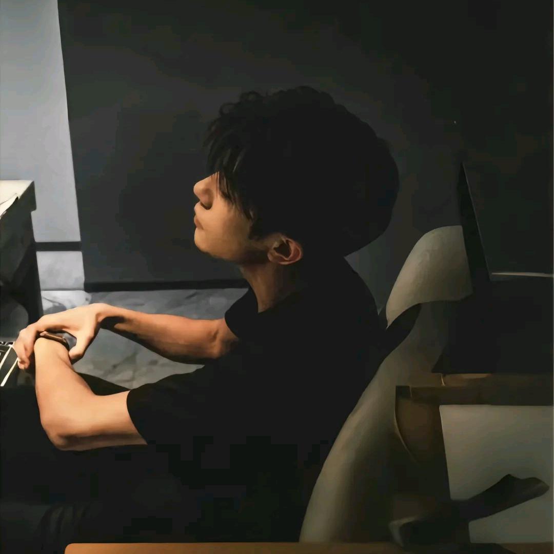 許易（看过再就业演唱会版）