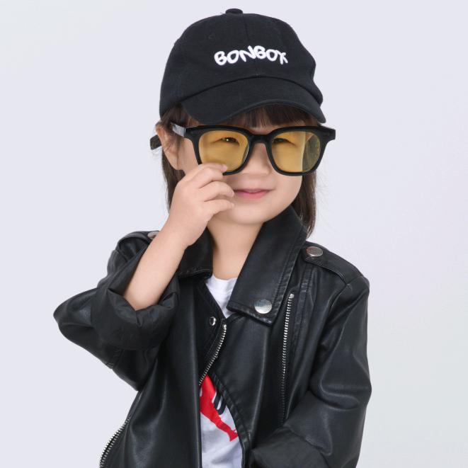 ●     江小白