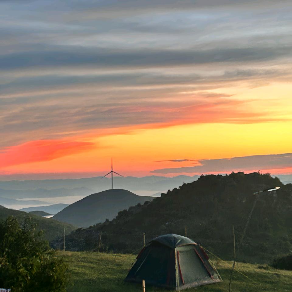 麓野那远山露营基地