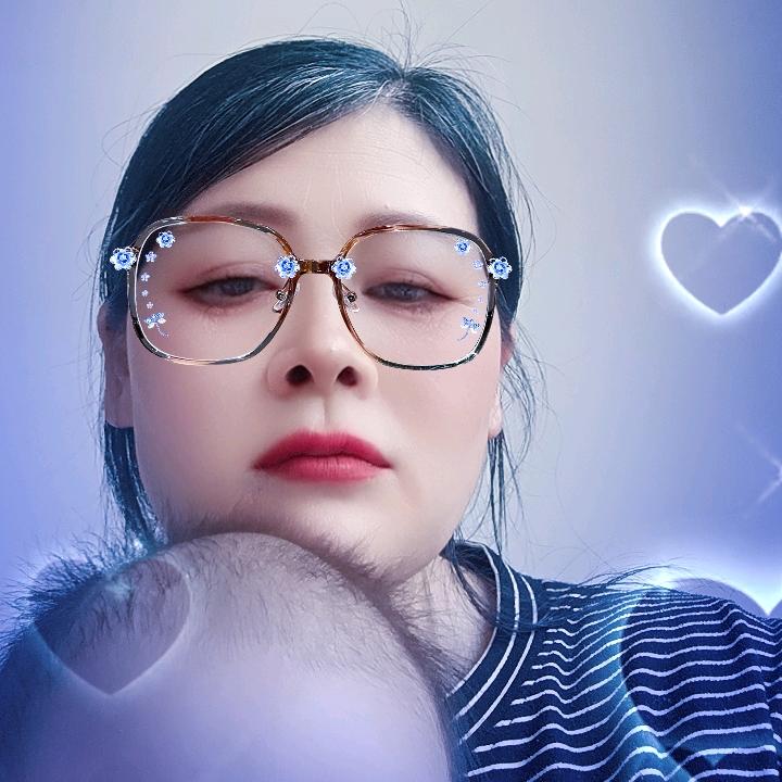 年年好运的美女