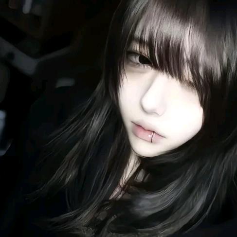 命苦被骂装忧郁_