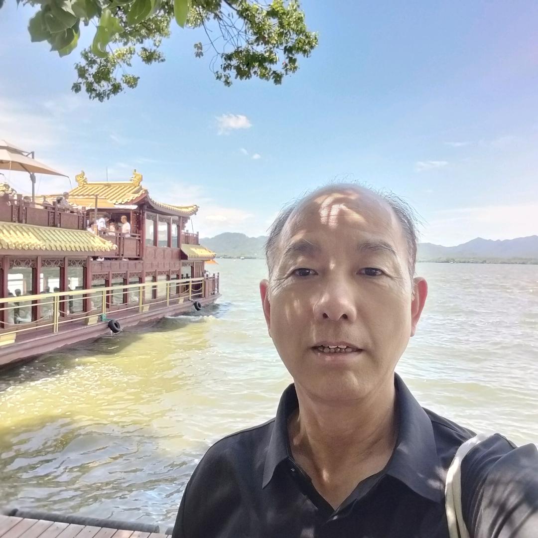 阿泰哥  早上 9点开播