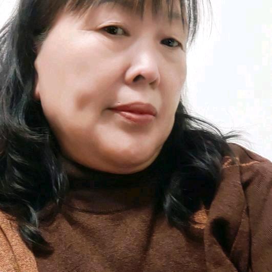 晗首一笑