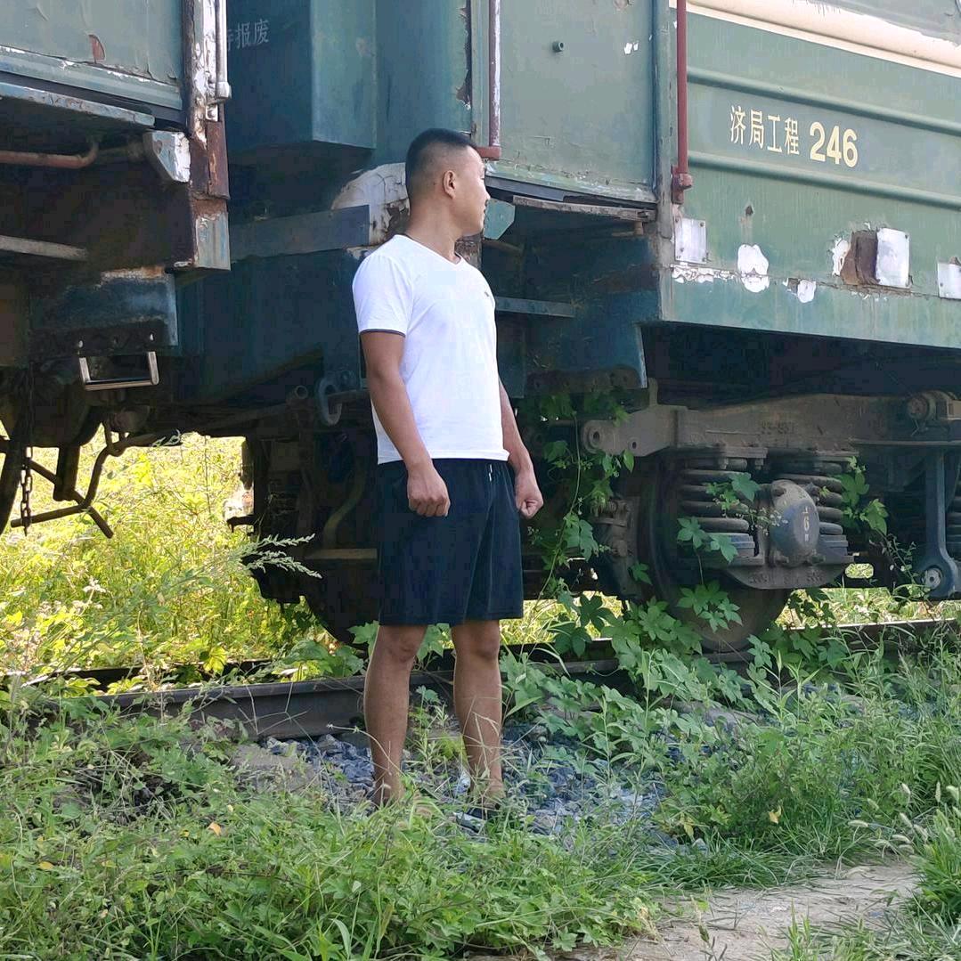 开货车的小伙(小义6米8车队)