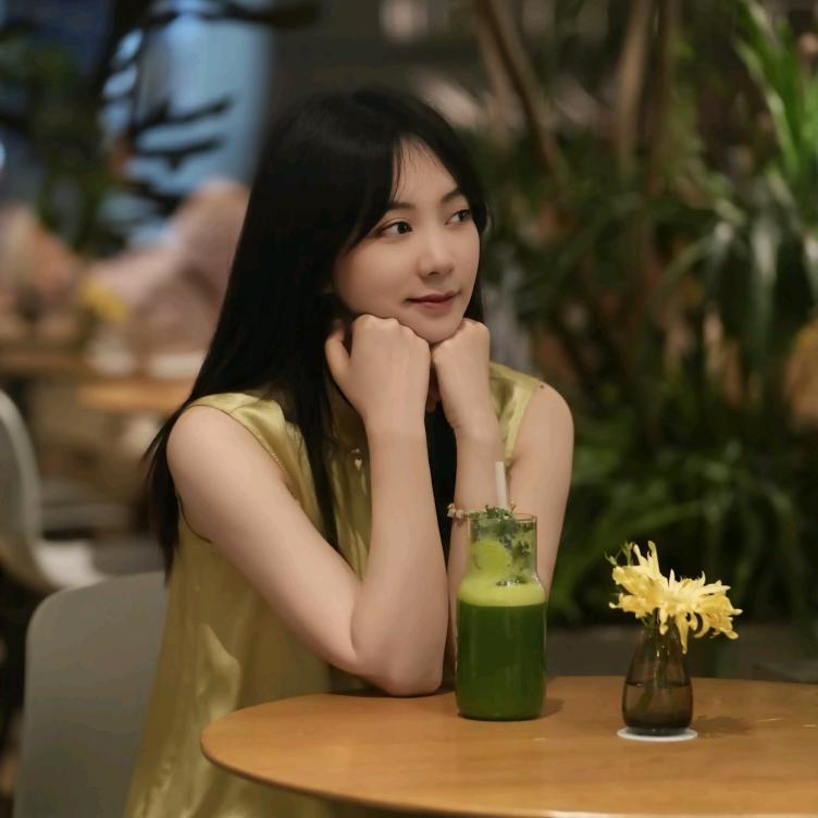 晋城卖手机的小女孩