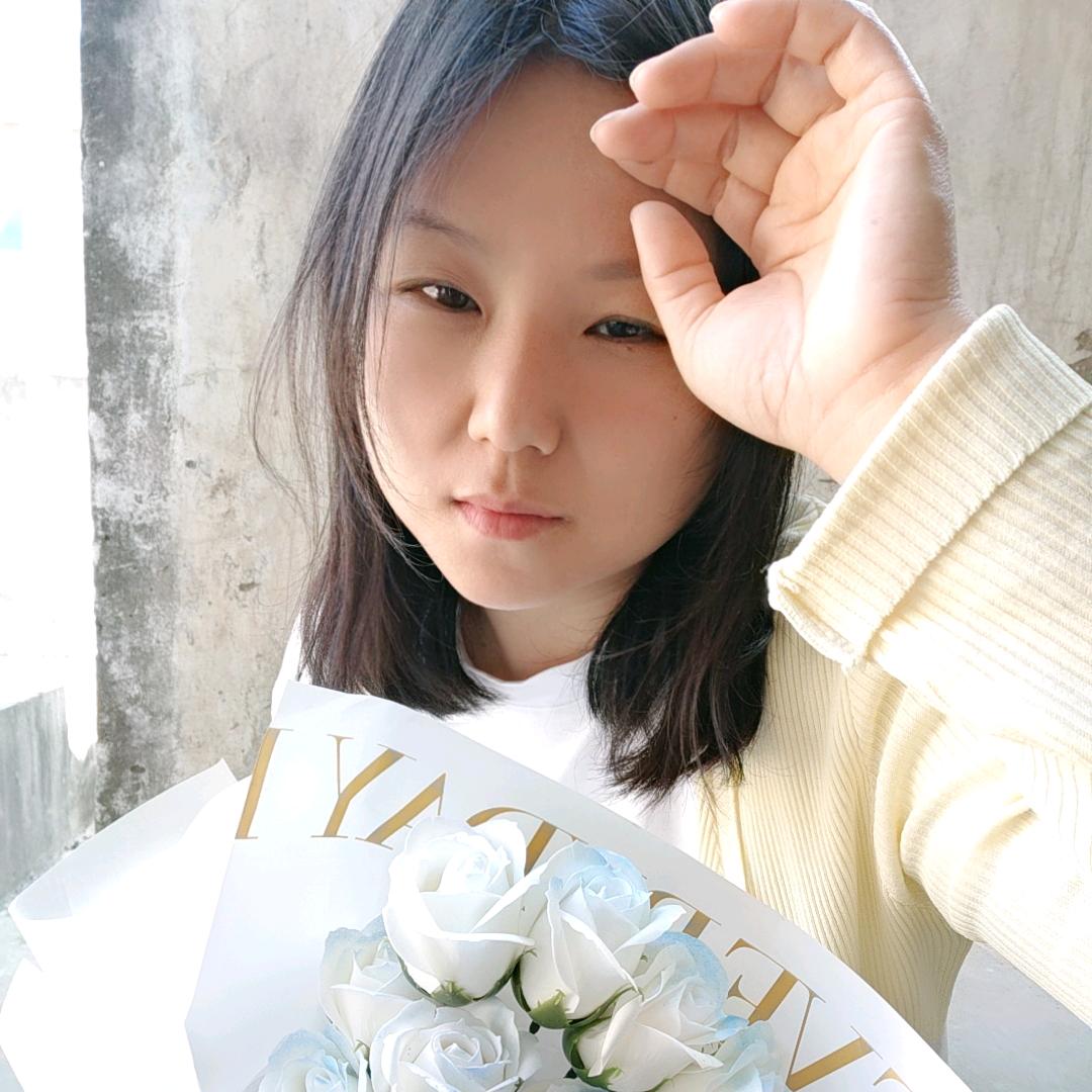 《她》