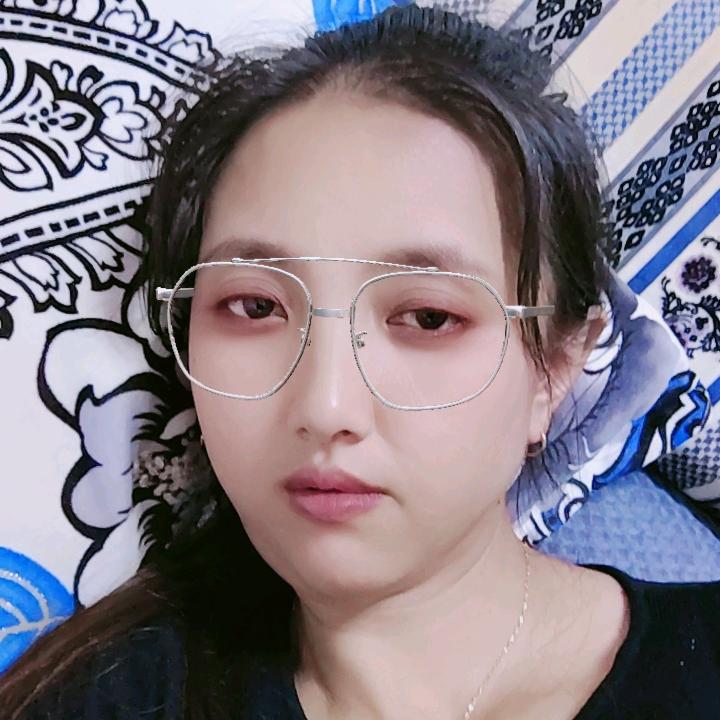 聊天主播，每天晚上8点半开播