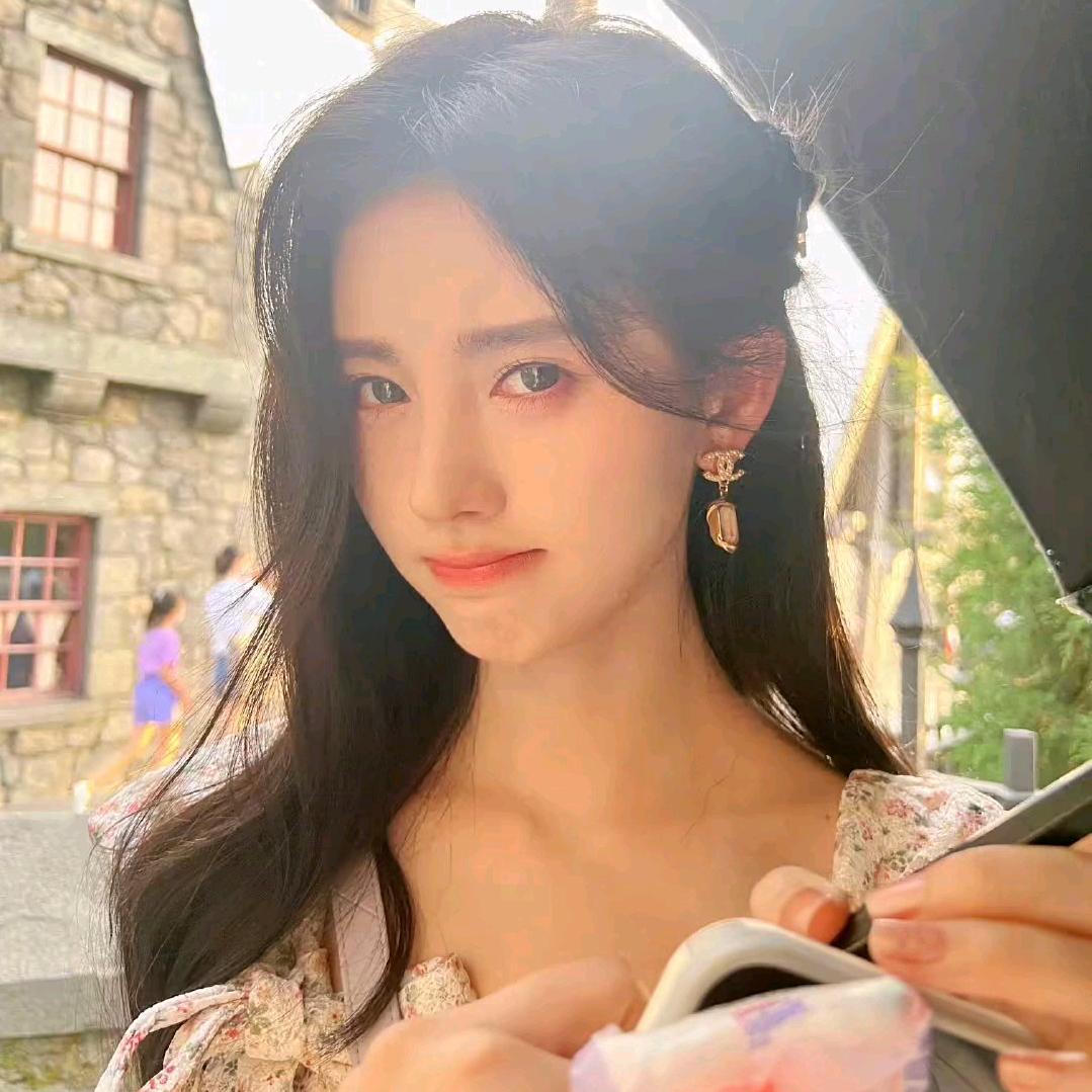 简 桉 夏.🅥