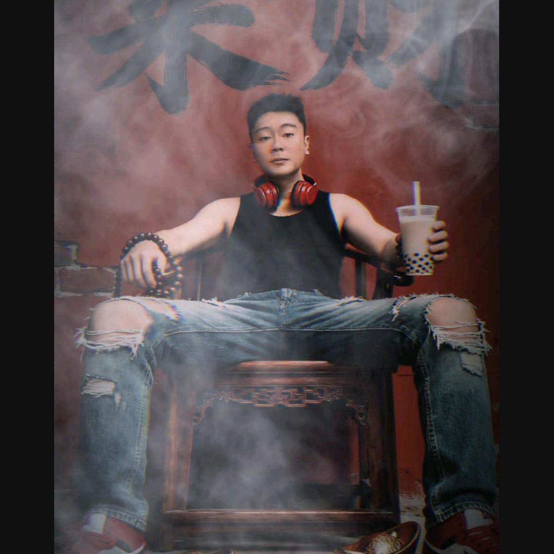 李京伟