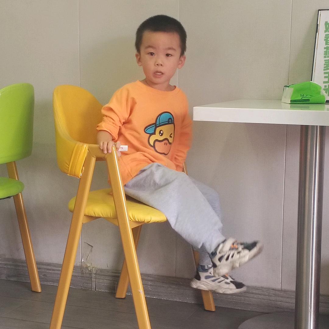 种苹果的小黄人