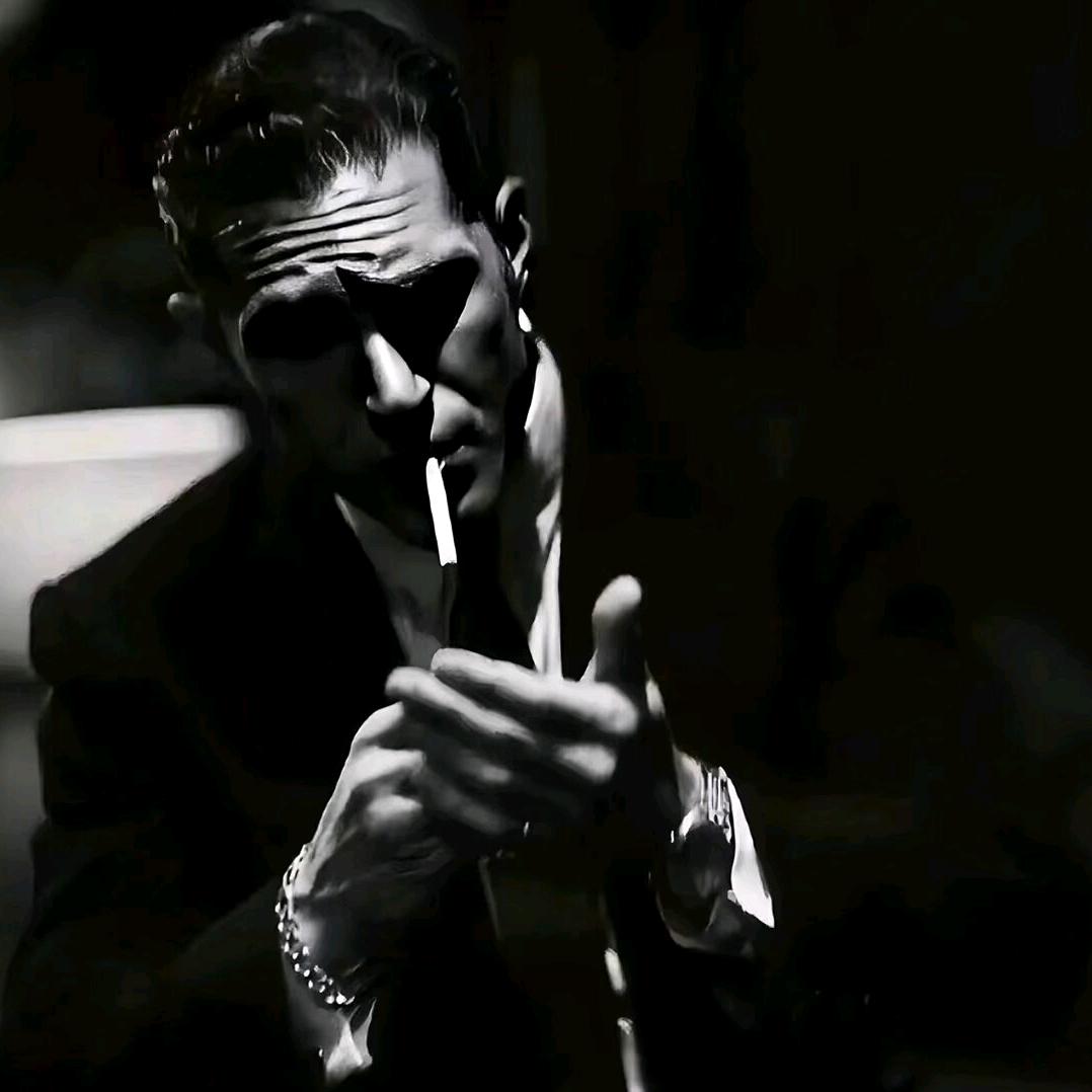 𝔇⃨ℯ𝓁𝓊𝓈𝒾ℴ𝓃" 古龍