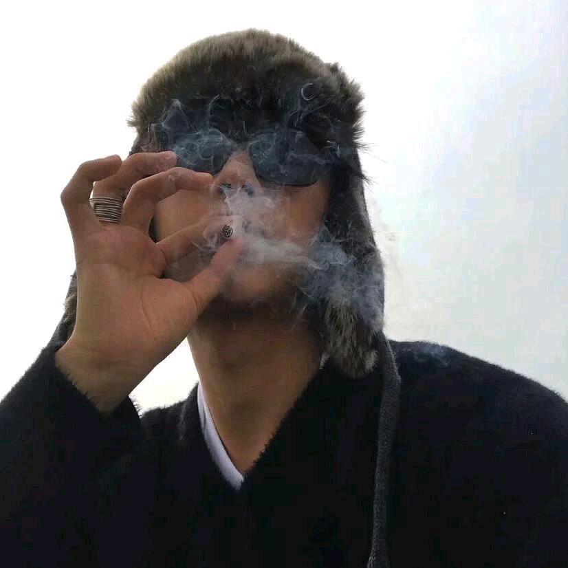 MK.