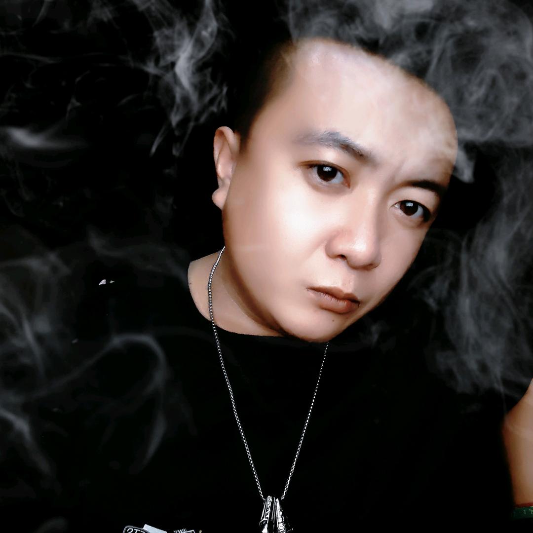 🐲屈泳岐头像