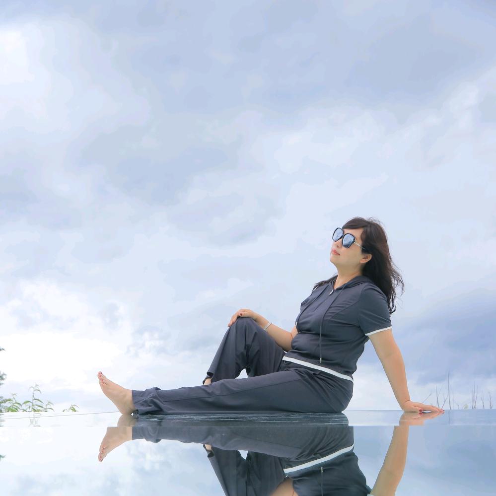 芦山靓度，思慕缇，