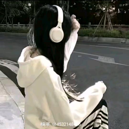 露可呀(˵¯͒〰¯͒˵)