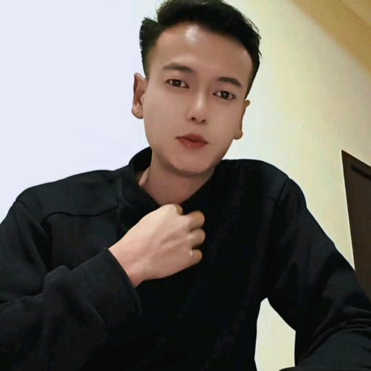 是小梁呀