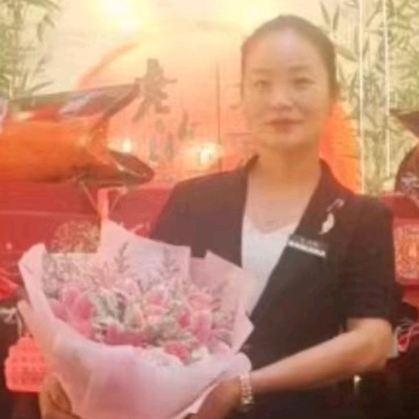 红莲烤鸭店  MISS张