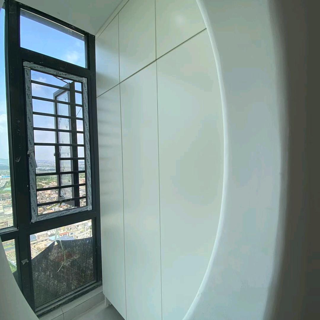 00后在做全铝阳台柜定制工厂
