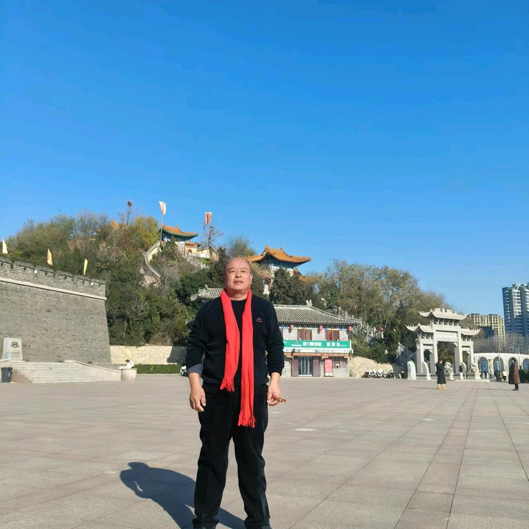 壁布.窗帘.晶瓷画.木饰面.承接装修施工