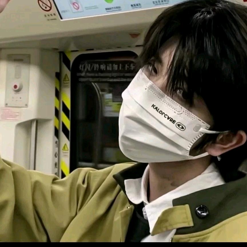 青春留不住，厂里包吃住。