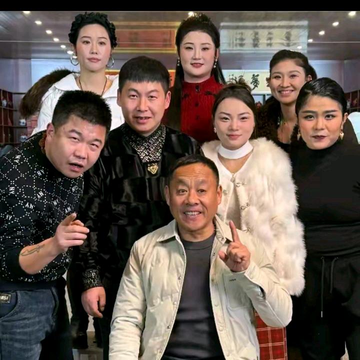 康艺虎《一家六口人》