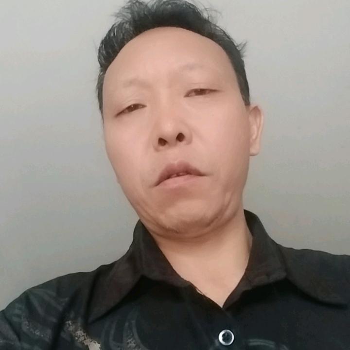 明月照寒窗。
