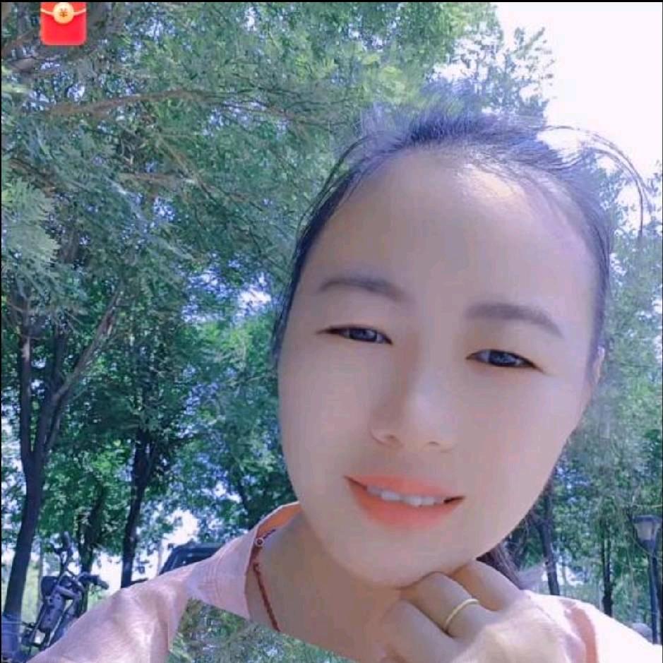 藏在云朵里。