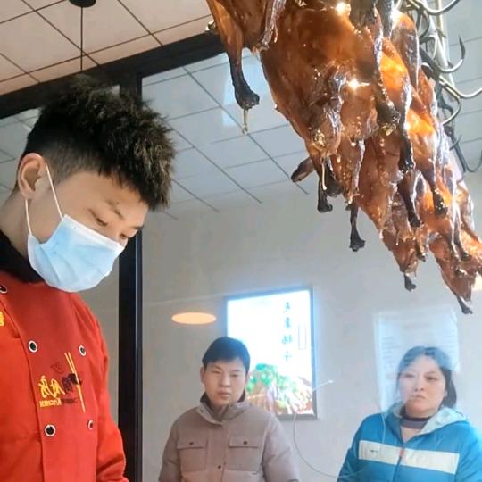 卖凉菜的小何