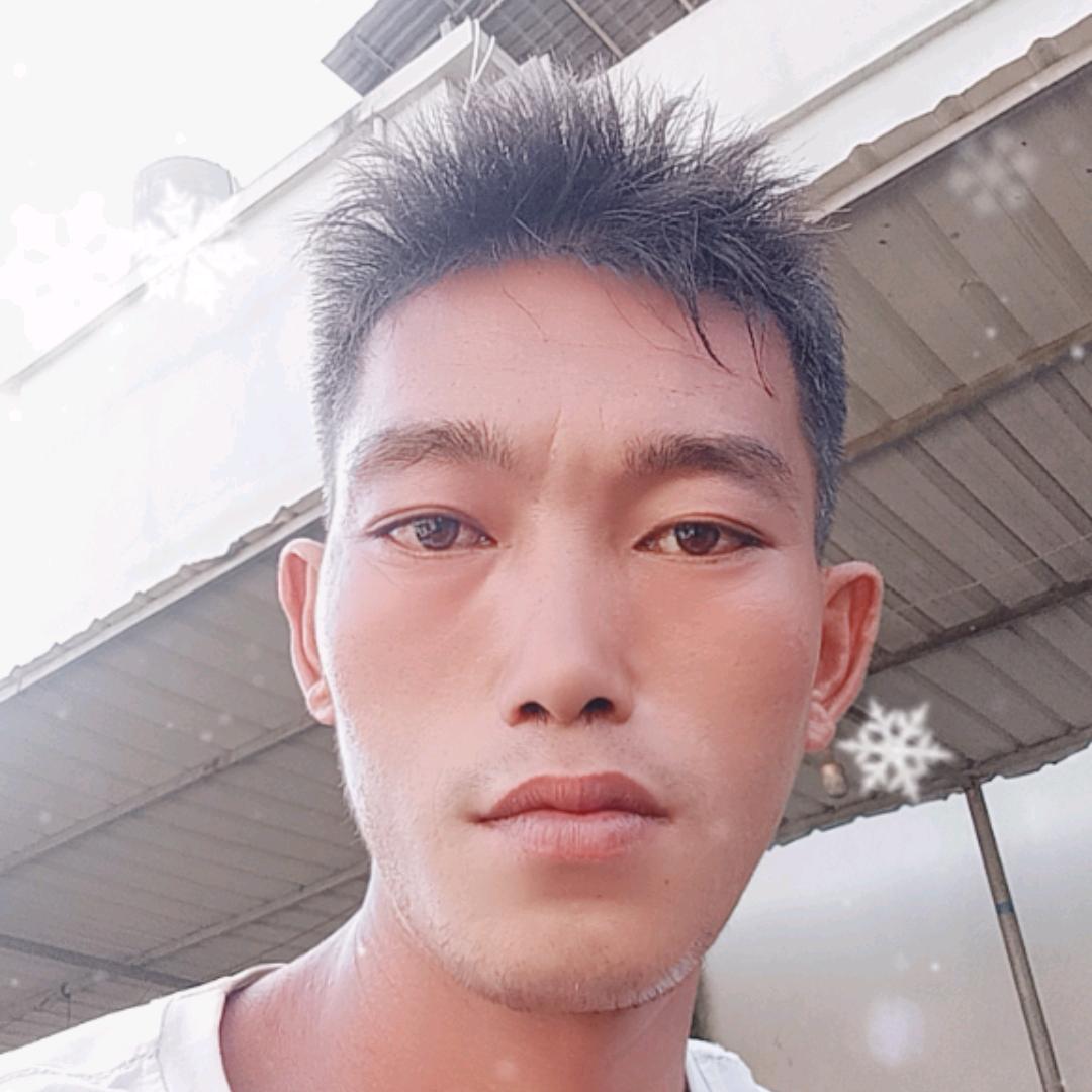 罗亮