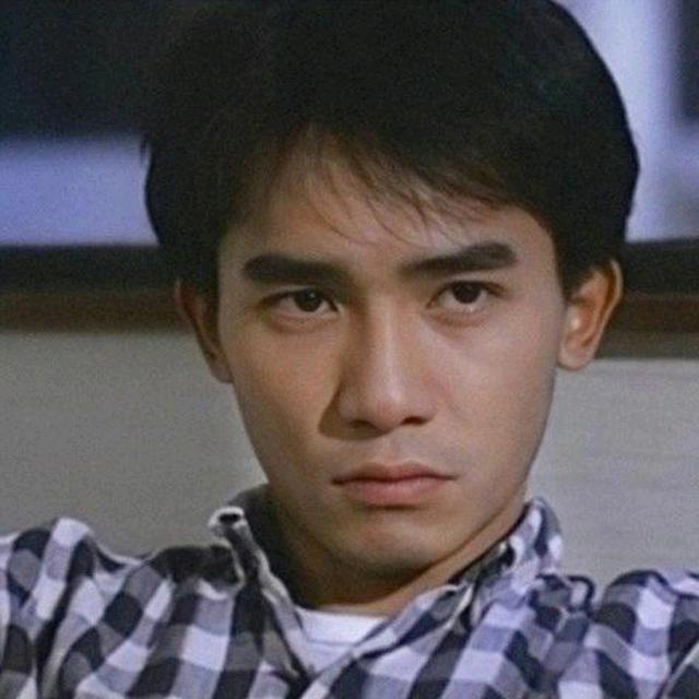 李华.