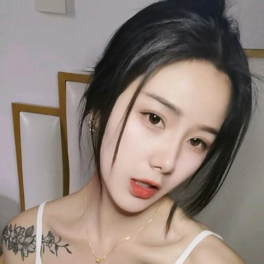 是莉莉呀