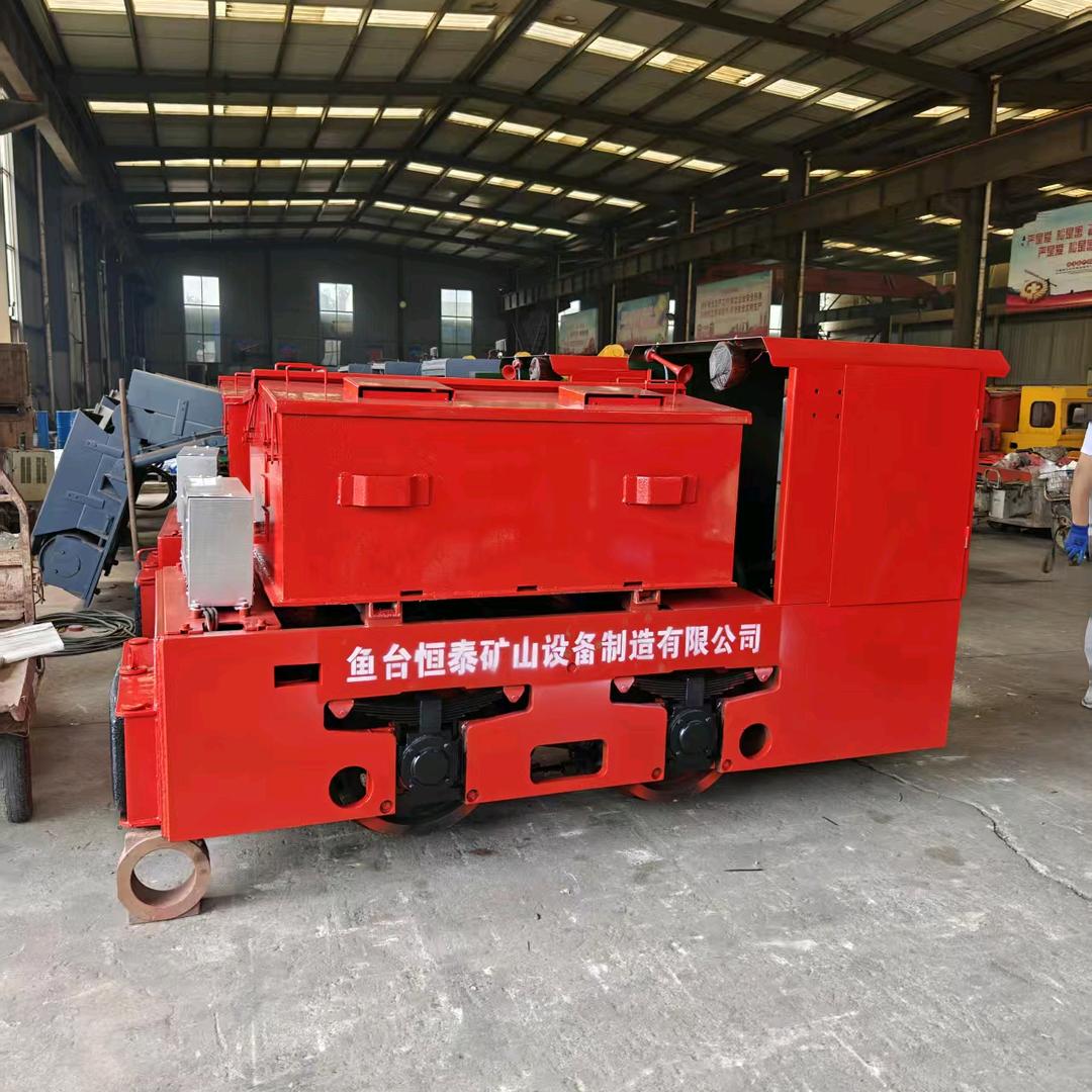 扒渣机，电机车