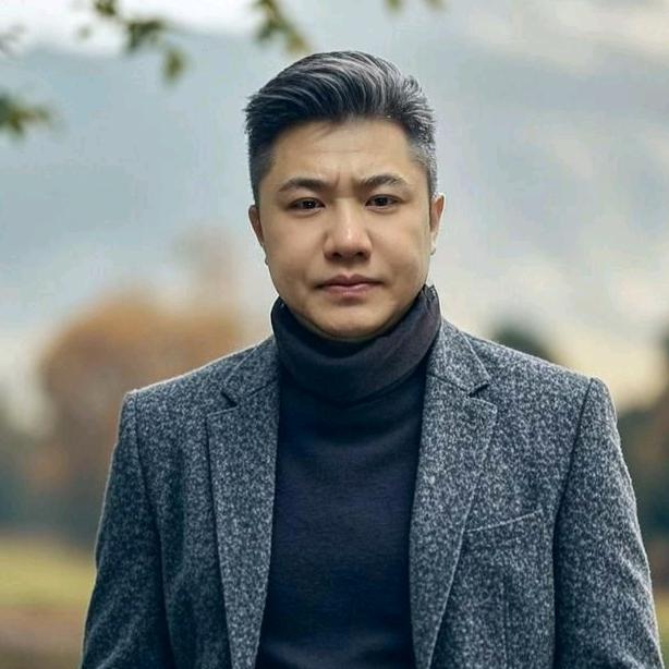 笑而不语，痛而不言